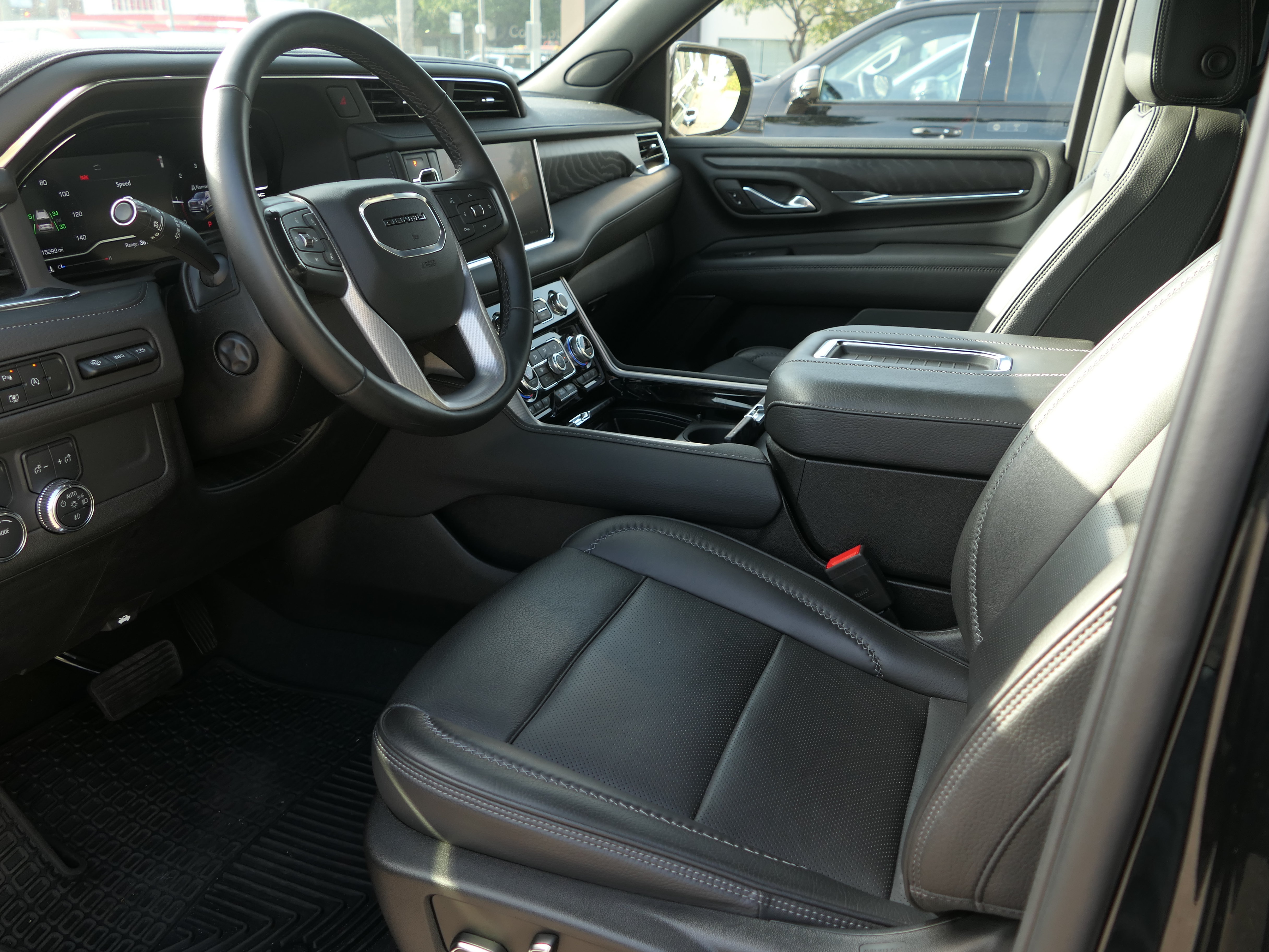 Used 2023 GMC Yukon Denali RWD image 14