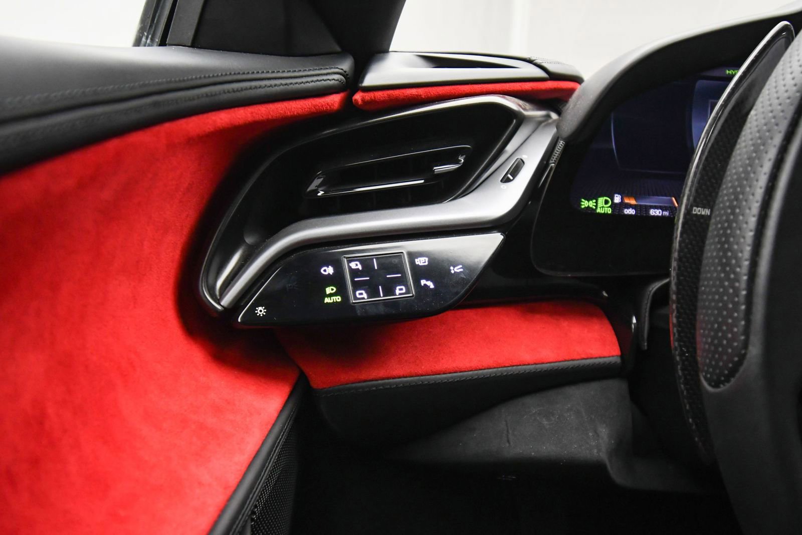 Used 2023 Ferrari SF90 Stradale image 37