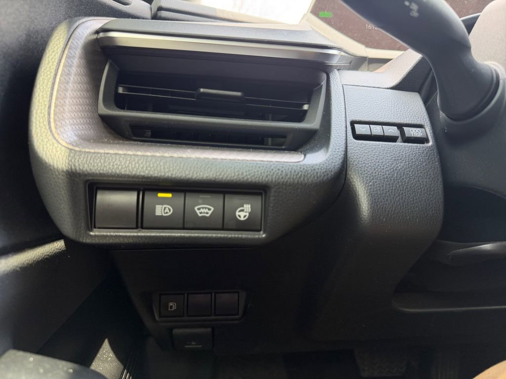 Used 2024 Toyota Prius XLE image 30