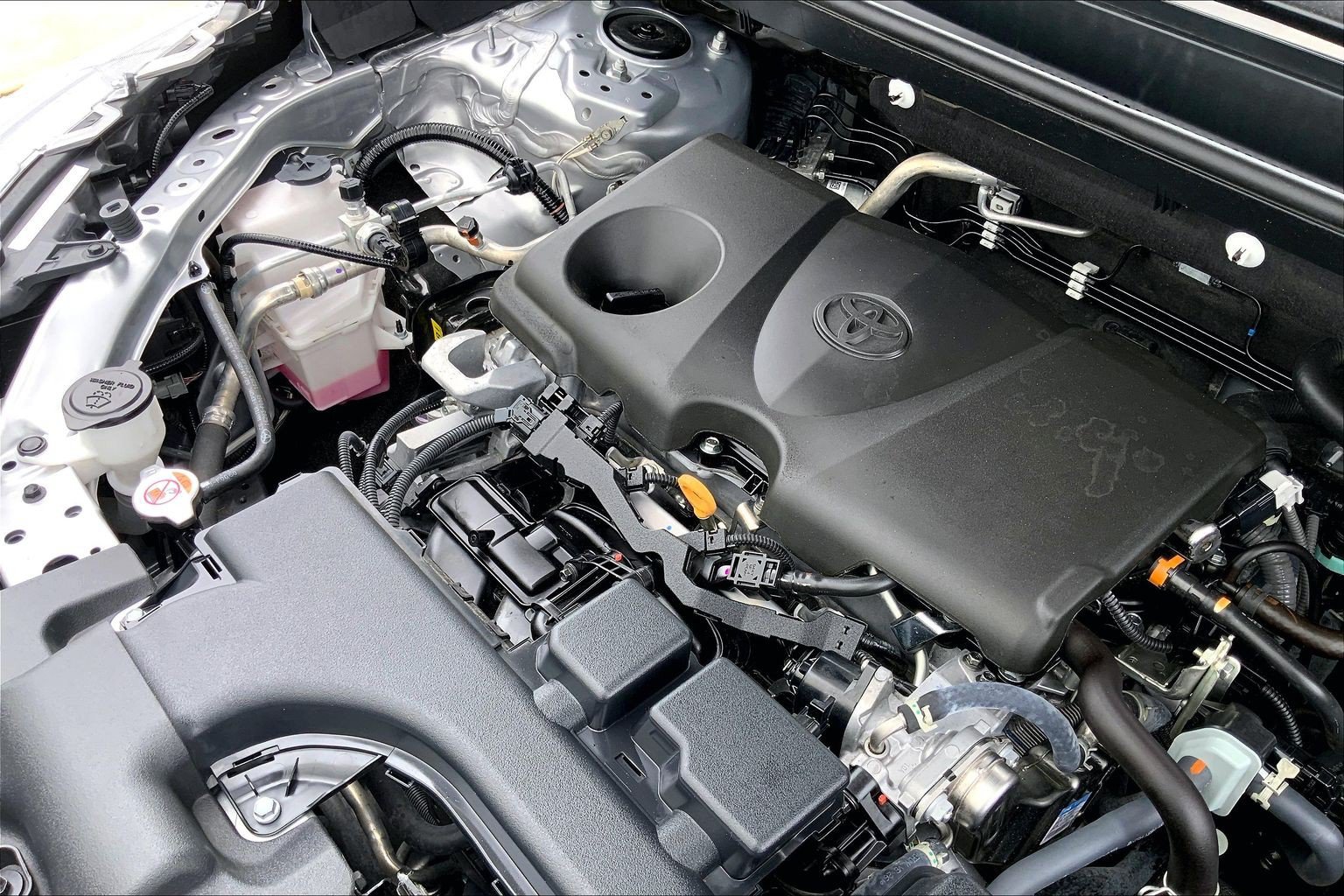 Used 2025 Toyota RAV4 XLE FWD image 35