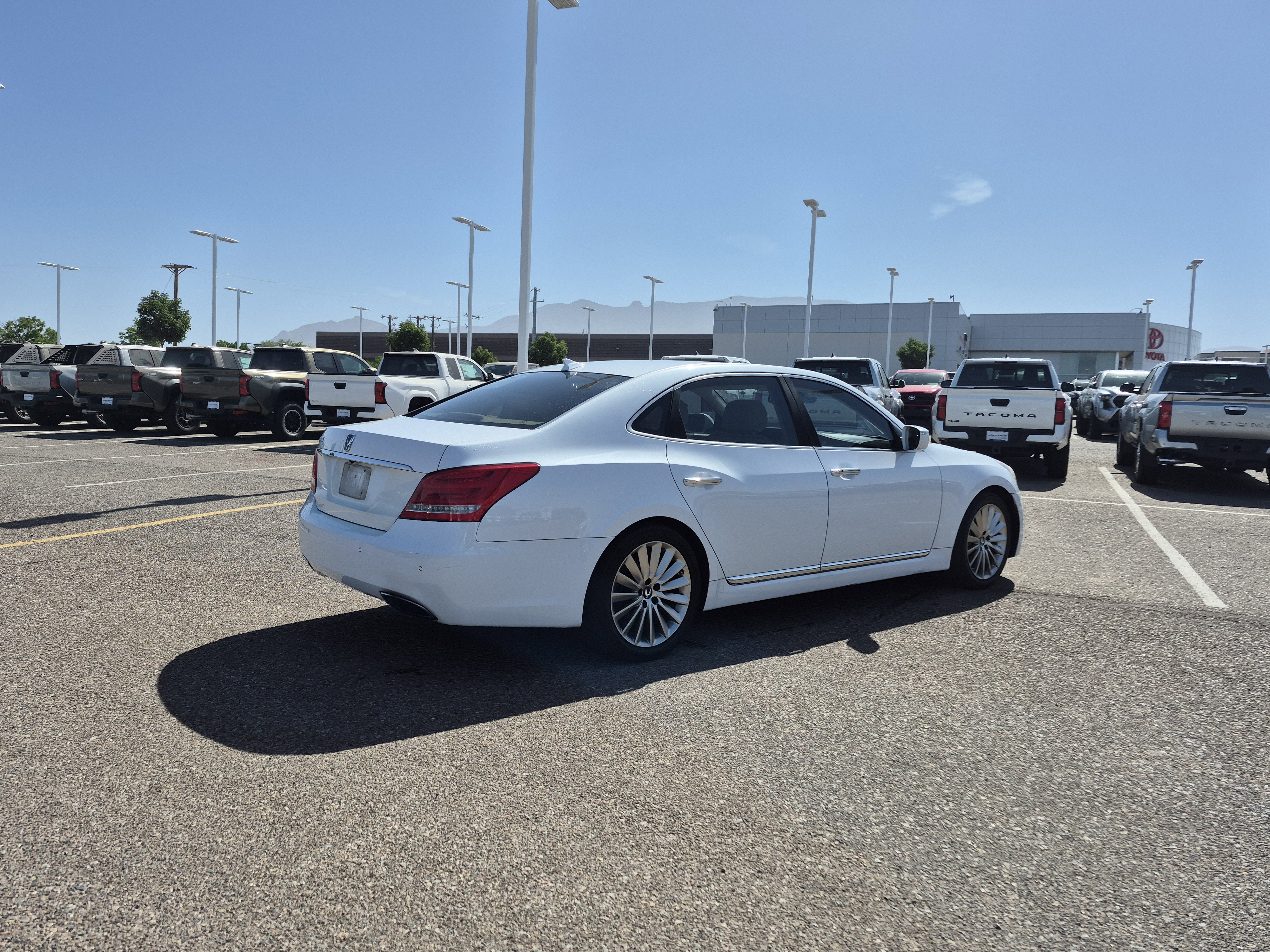 Used 2015 Hyundai Equus Signature RWD image 5
