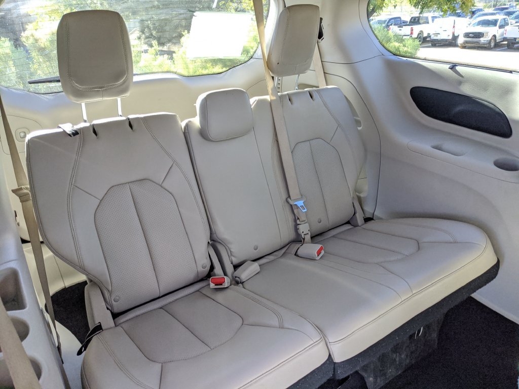 Used 2021 Chrysler Pacifica Touring-L FWD image 19