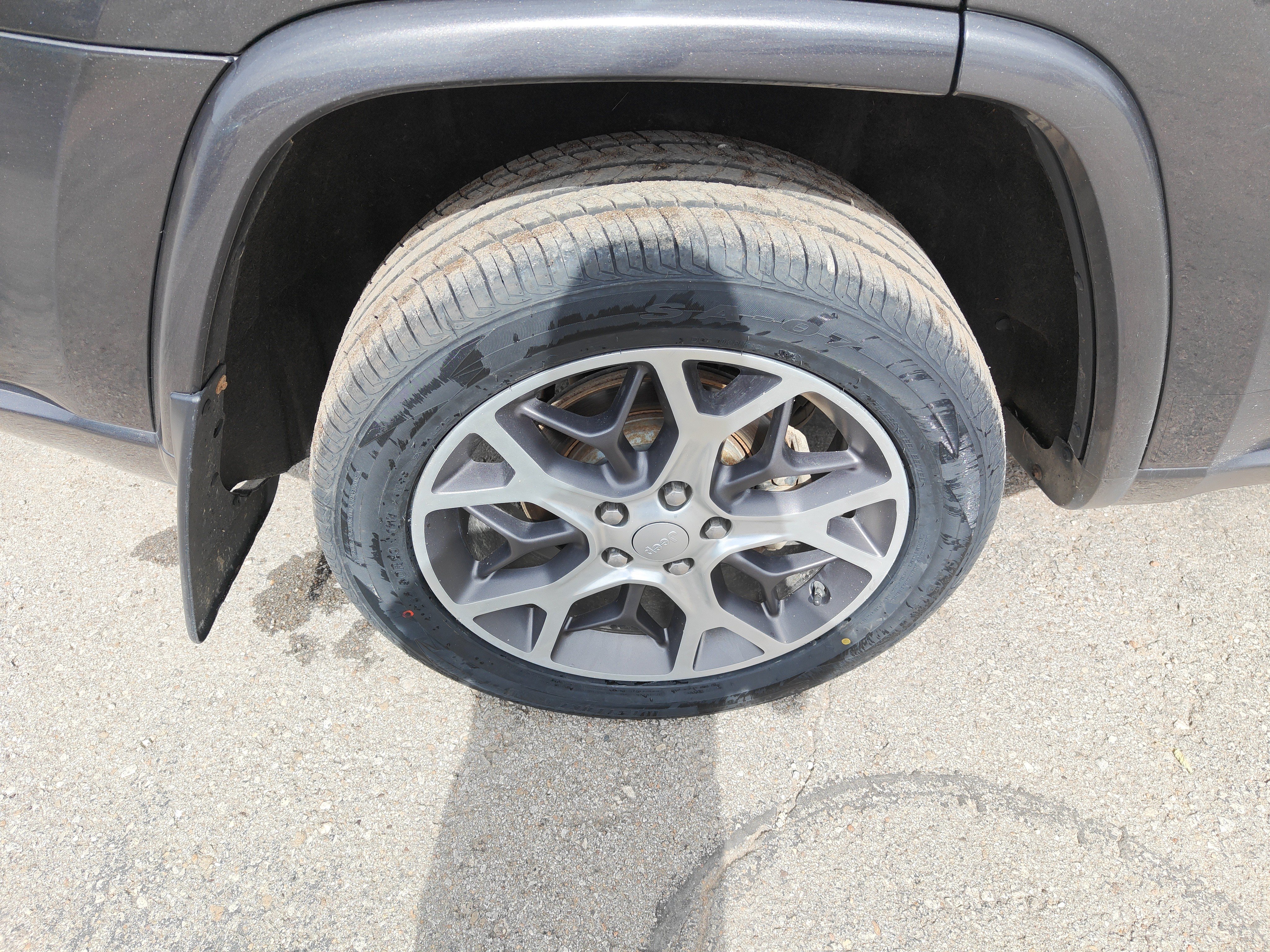 Used 2018 Jeep Grand Cherokee Limited AWD/4WD image 15