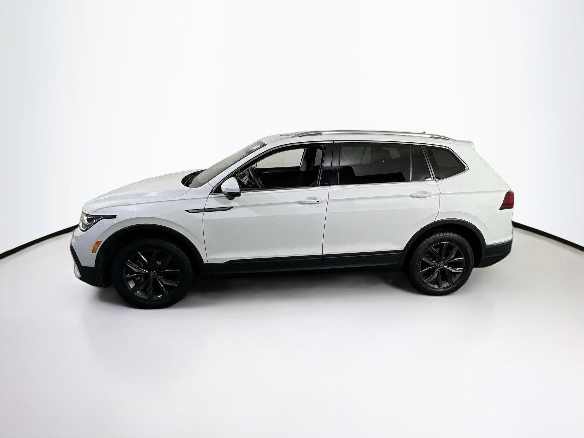 Used 2022 Volkswagen Tiguan SE AWD/4WD image 8