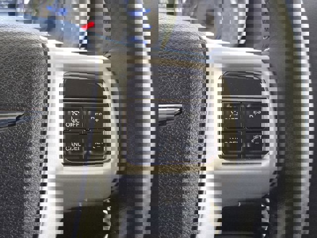 Used 2015 Chrysler Town & Country Touring w/ Driver Convenience Group image 25