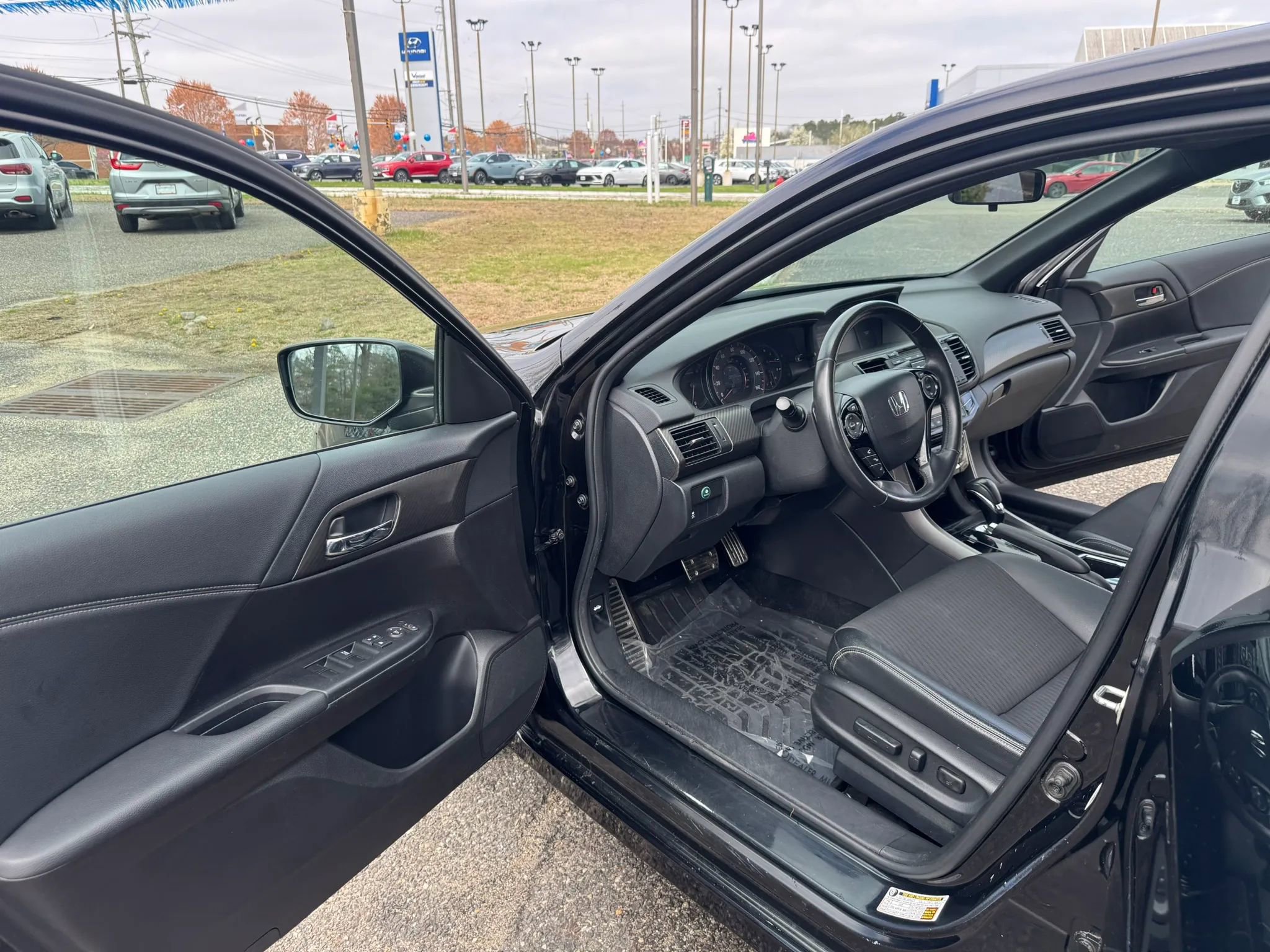 Used 2017 Honda Accord Sport image 10