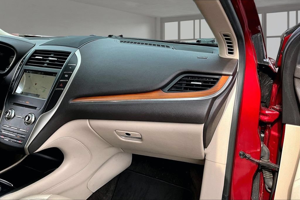 Used 2018 Lincoln MKC Select w/ Select Plus Package FWD image 17