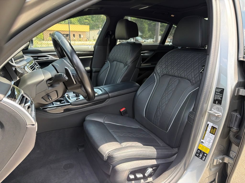 Used 2022 BMW 750Li xDrive AWD/4WD image 21
