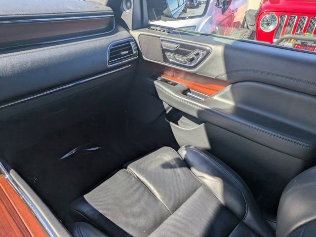 Used 2023 Lincoln Navigator L Reserve image 15