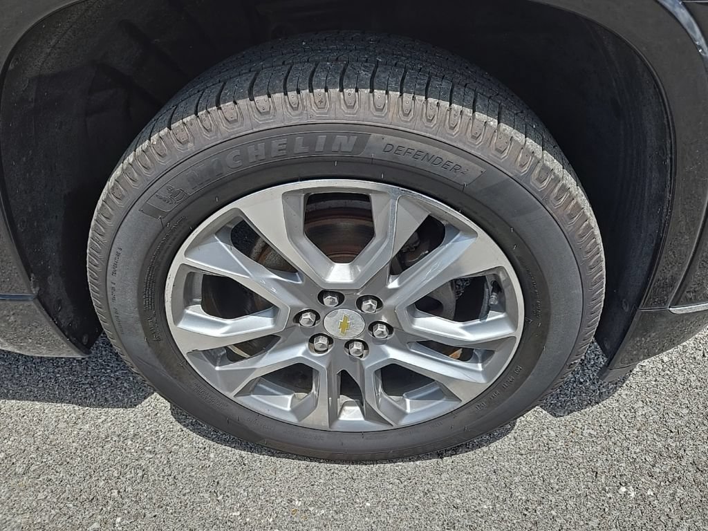 Used 2019 Chevrolet Traverse Premier w/ Driver Confidence II Package FWD image 9