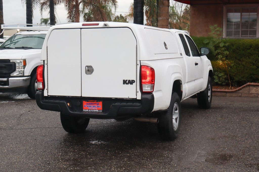 Used 2016 Toyota Tacoma SR image 8