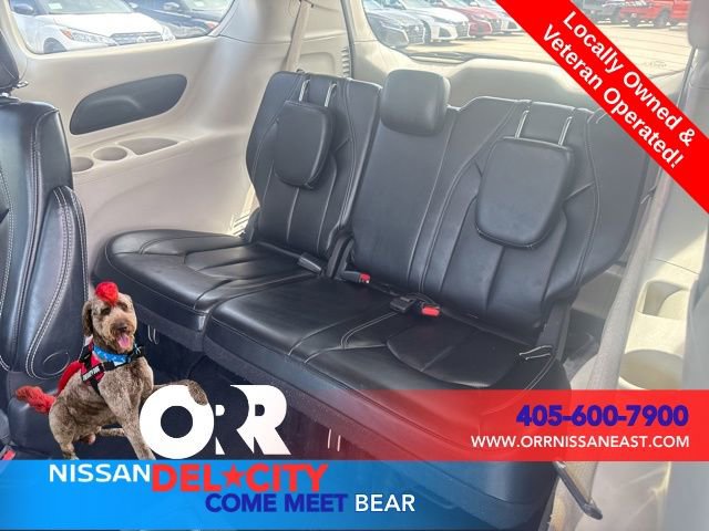 Used 2023 Chrysler Pacifica Touring-L image 12