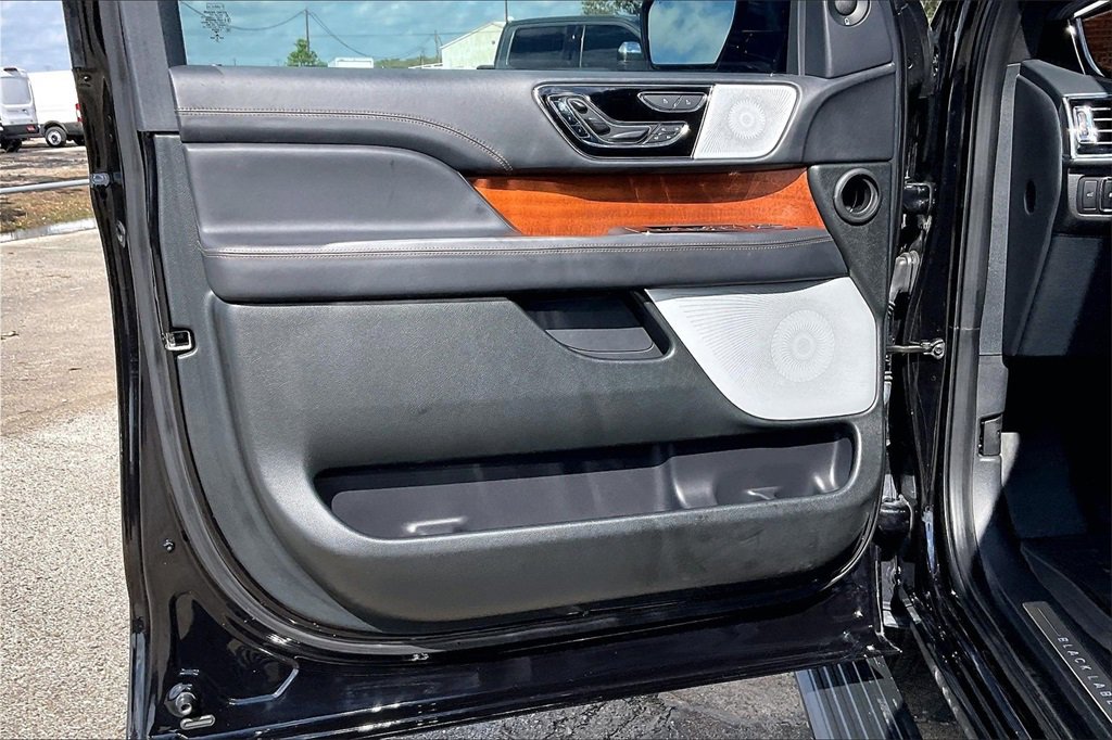 Used 2023 Lincoln Navigator Black Label image 17