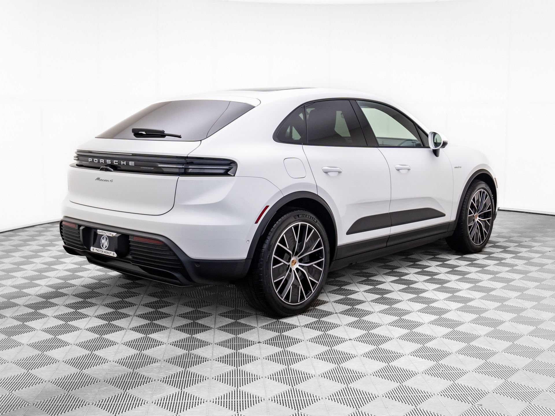 New 2026 Porsche Macan 4 Electric AWD/4WD image 8