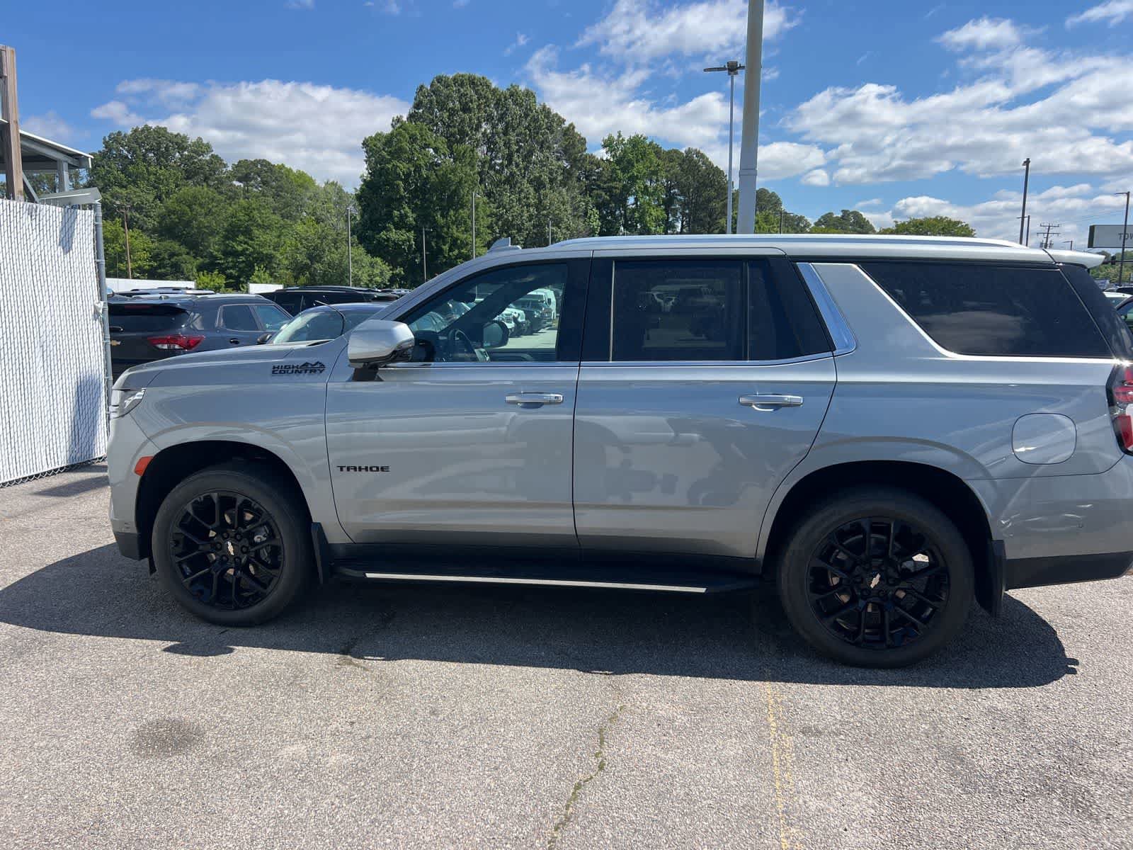 Used 2023 Chevrolet Tahoe High Country w/ Advanced Technology Package AWD/4WD image 2