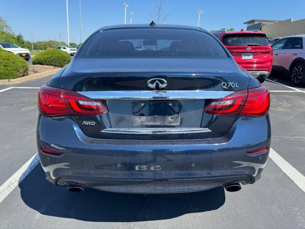 Used 2016 INFINITI Q70 L 5.6 AWD/4WD image 3