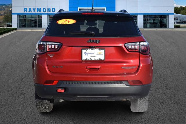 Used 2025 Jeep Compass Trailhawk image 5