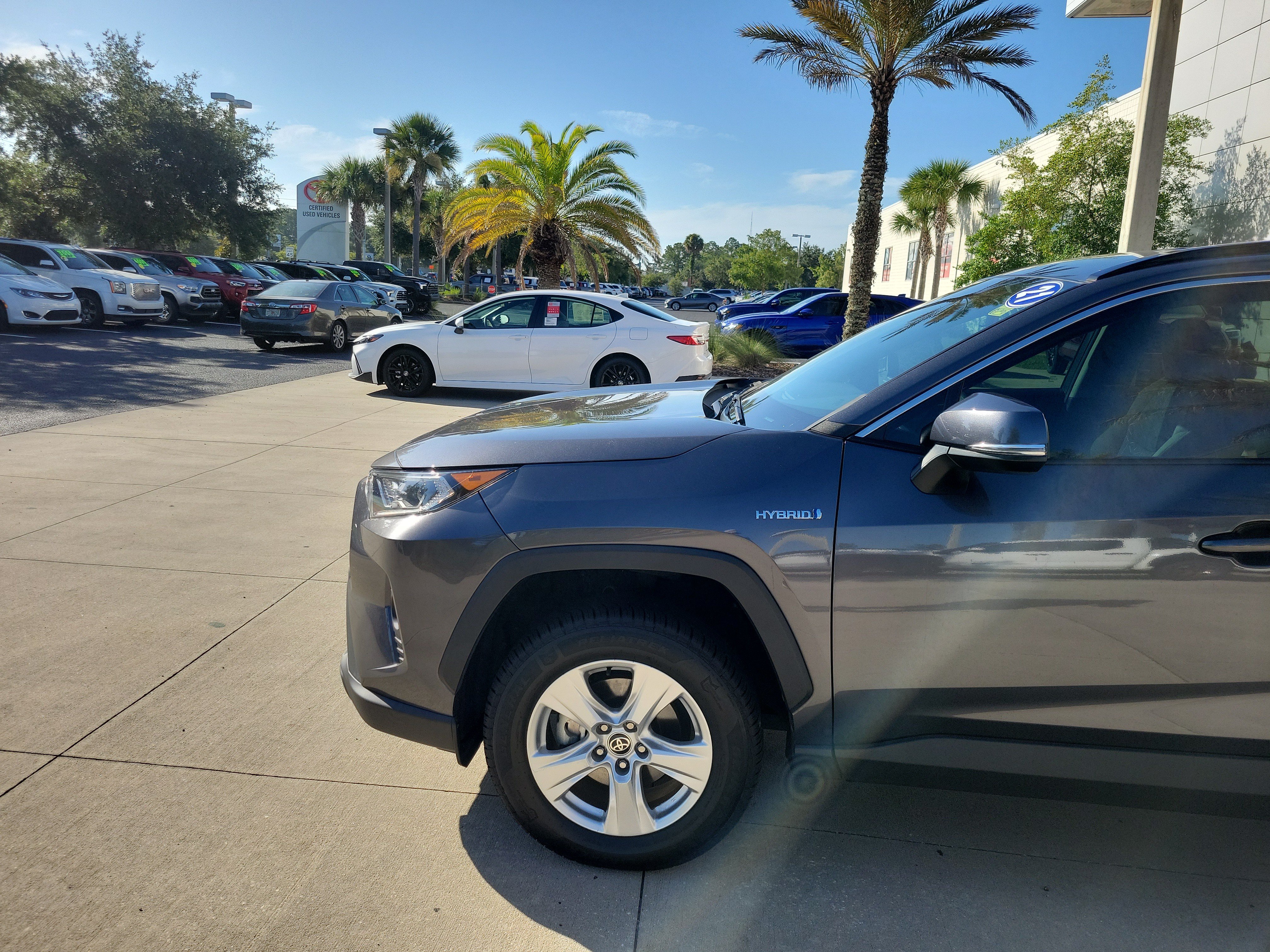 Used 2021 Toyota RAV4 XLE AWD/4WD image 2