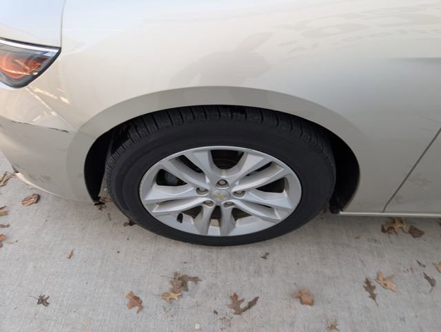 Used 2016 Chevrolet Malibu LT image 9