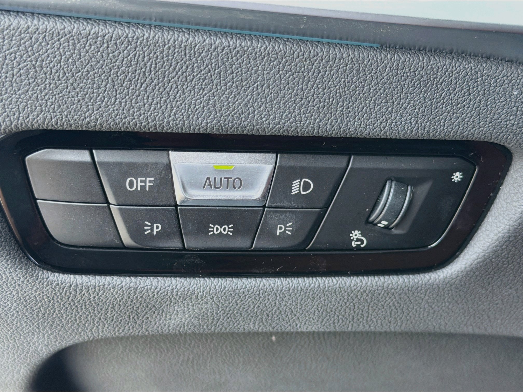Used 2024 BMW 330e w/ Premium Package RWD image 35