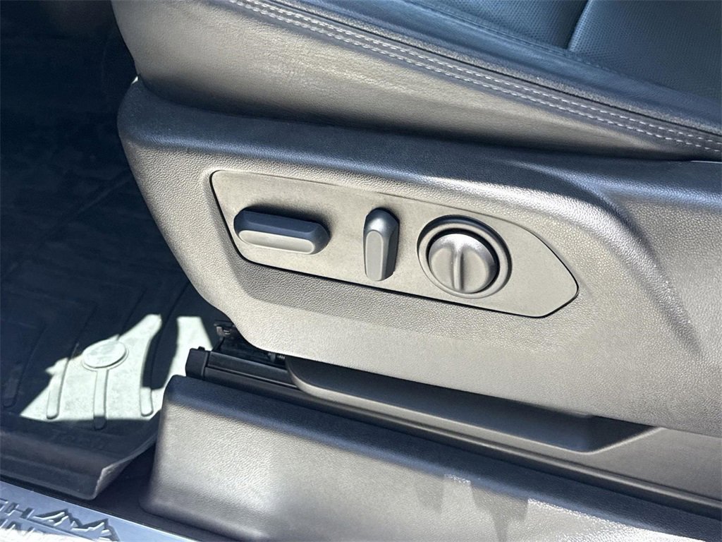 Used 2022 Chevrolet Silverado 3500 High Country image 36