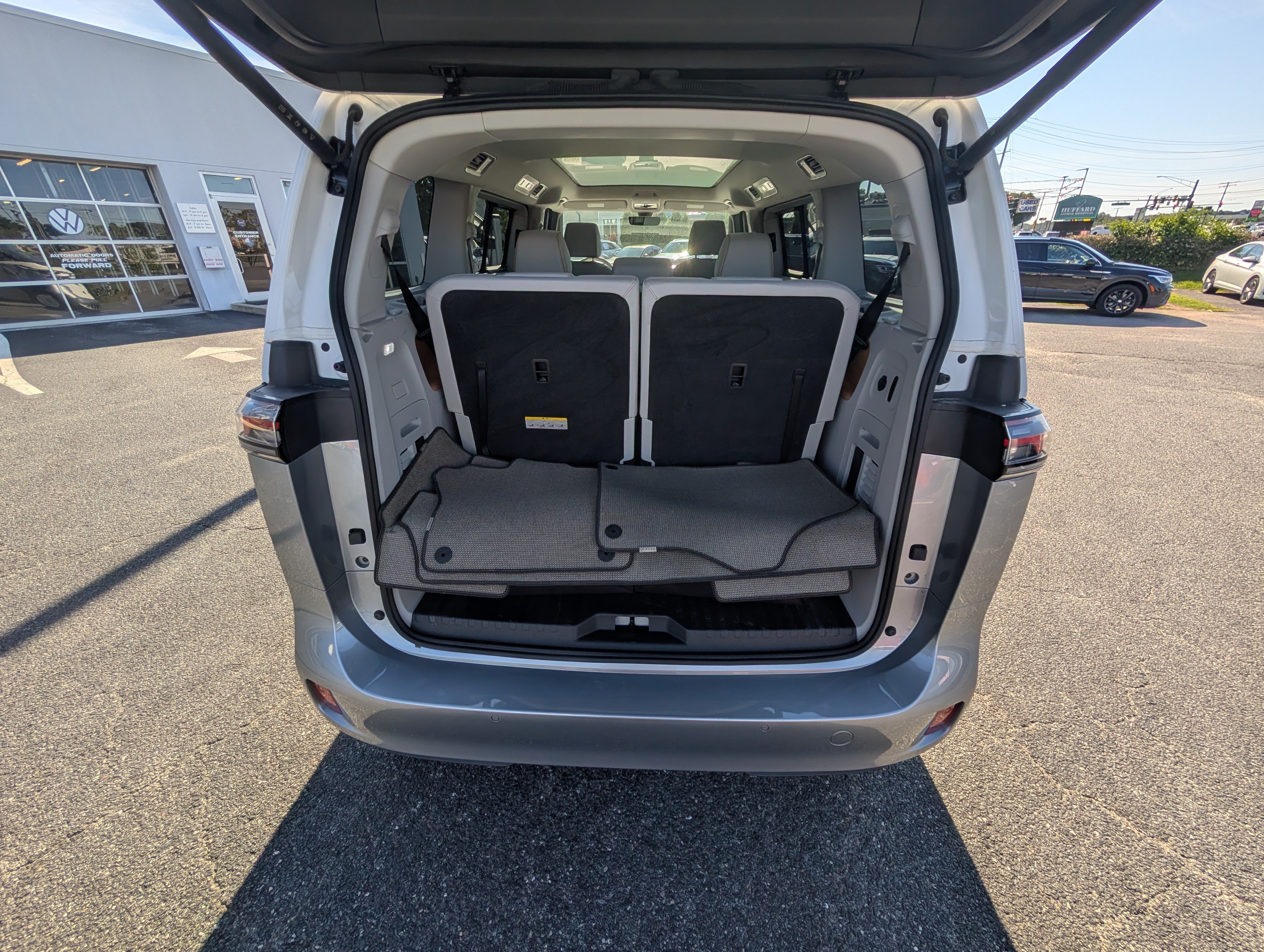 Used 2025 Volkswagen ID. Buzz 1st Edition RWD image 13