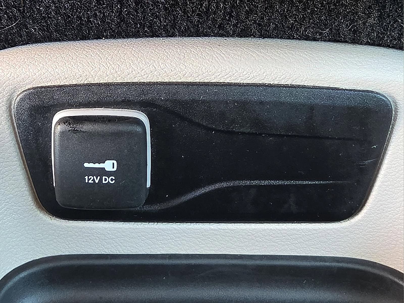 Used 2023 Chrysler Pacifica Touring-L image 19