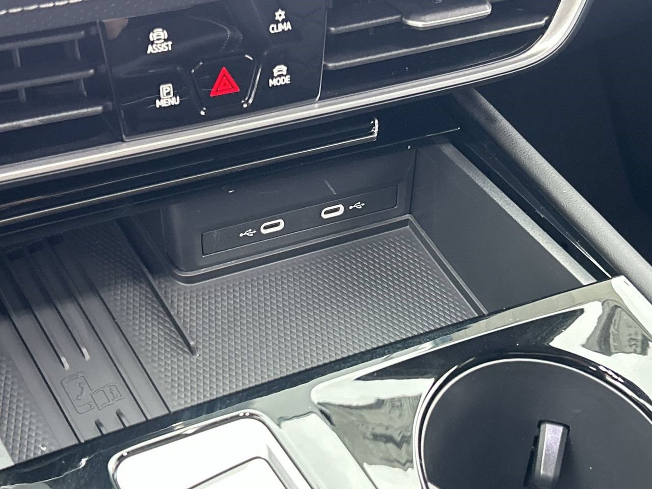 New 2026 Volkswagen Atlas SE FWD image 25