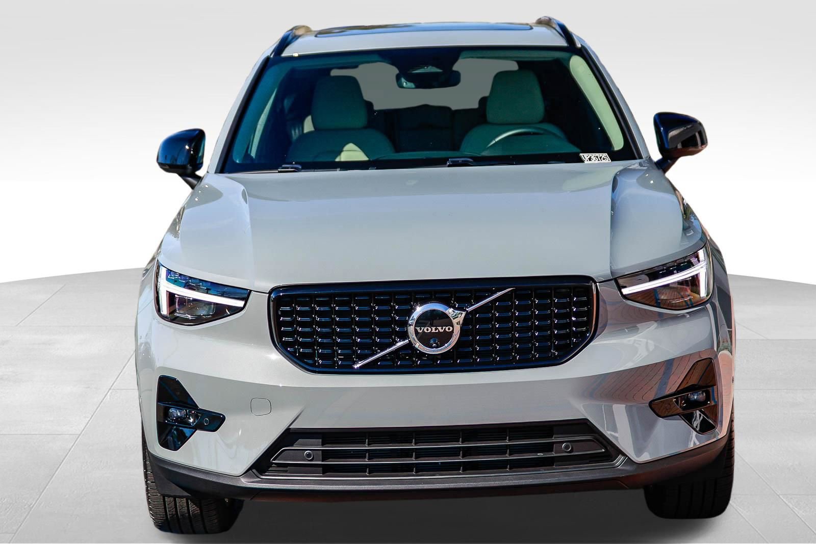 Certified 2026 Volvo XC40 B5 Ultra w/ Climate Package image 2