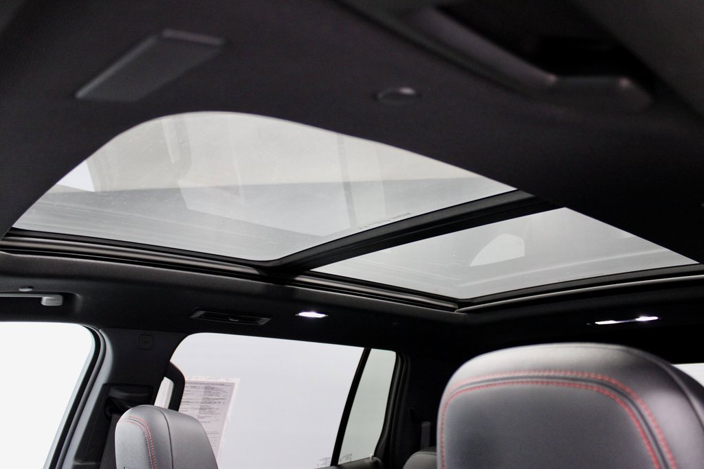 Used 2024 Chevrolet Traverse RS image 25