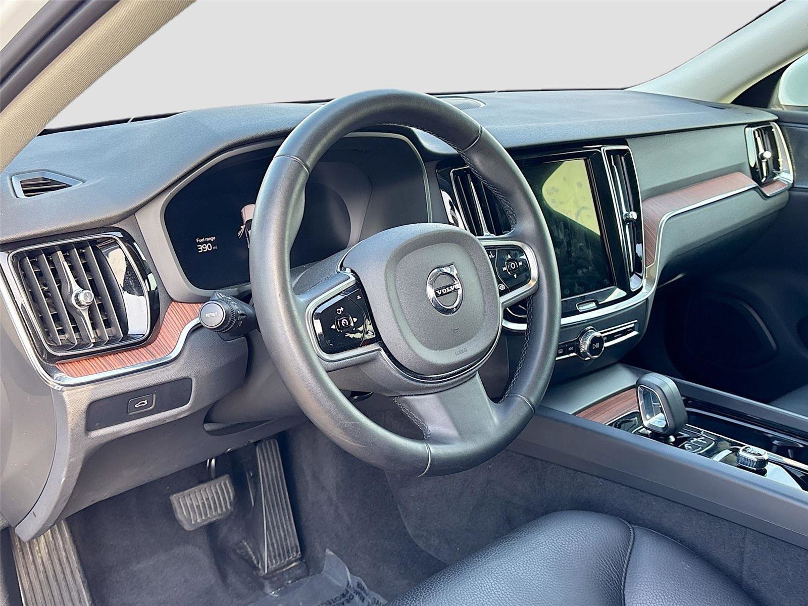 Used 2025 Volvo V60 B5 Cross Country Plus image 9