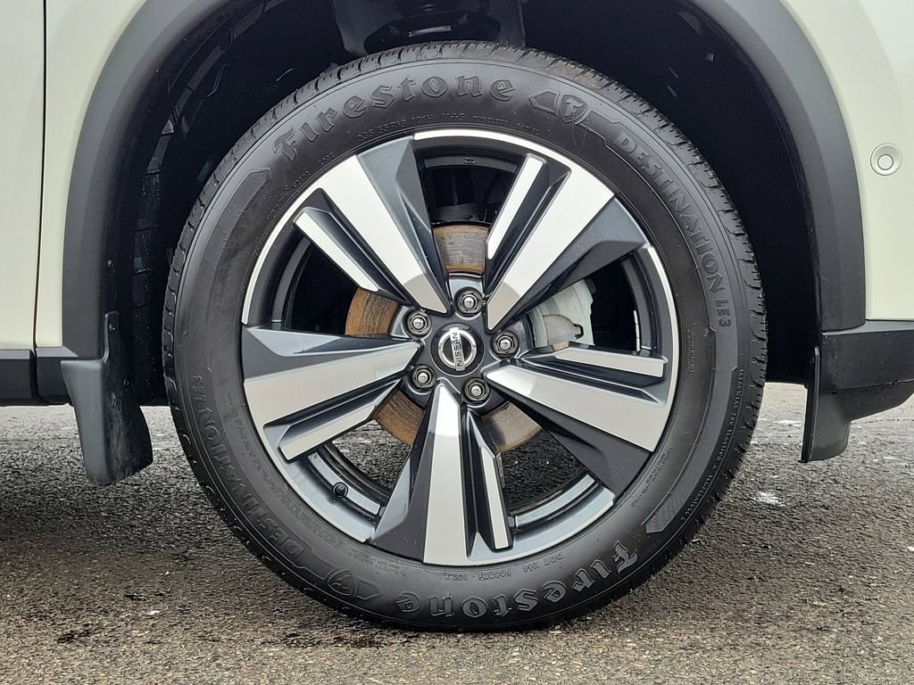 Used 2021 Nissan Rogue Platinum image 9