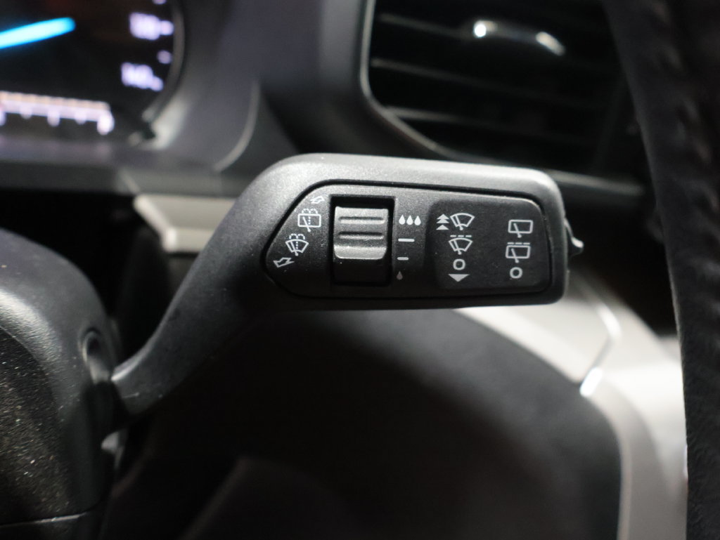 Used 2024 Ford Explorer XLT w/ Equipment Group 202A AWD/4WD image 38