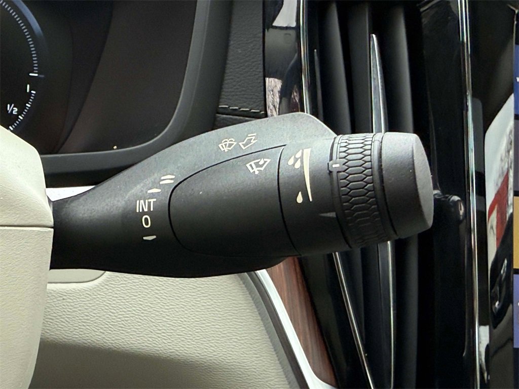 Used 2019 Volvo S60 T8 Inscription image 31