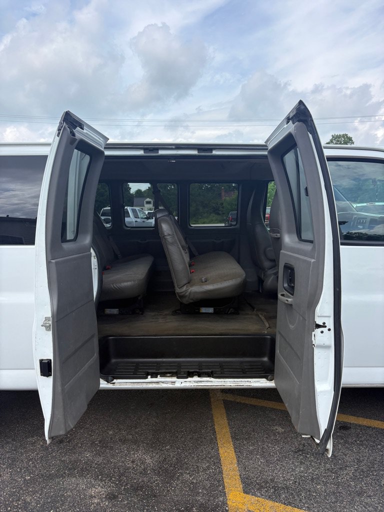 Used 2017 Chevrolet Express 3500 LT w/ LT Preferred Equipment Group RWD image 11