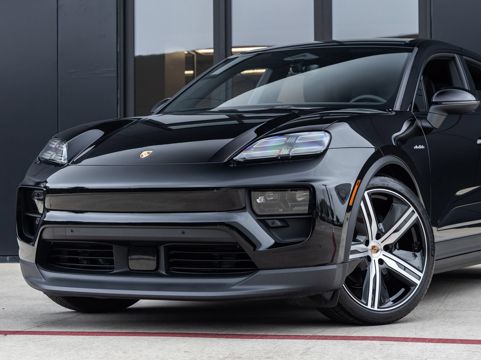 Certified 2025 Porsche Macan Electric RWD image 7