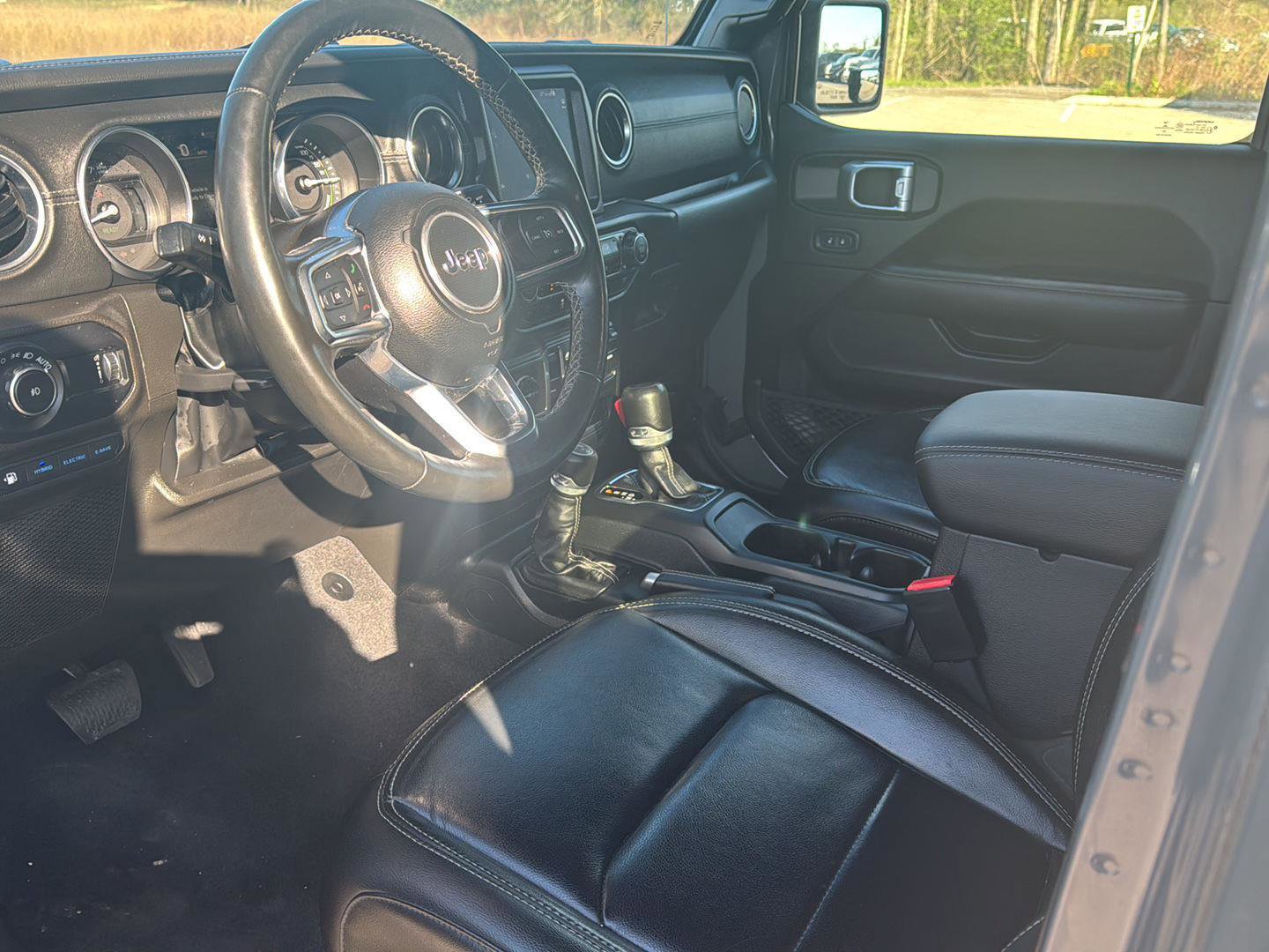 Used 2023 Jeep Wrangler Unlimited Sahara w/ Cold Weather Group AWD/4WD image 11