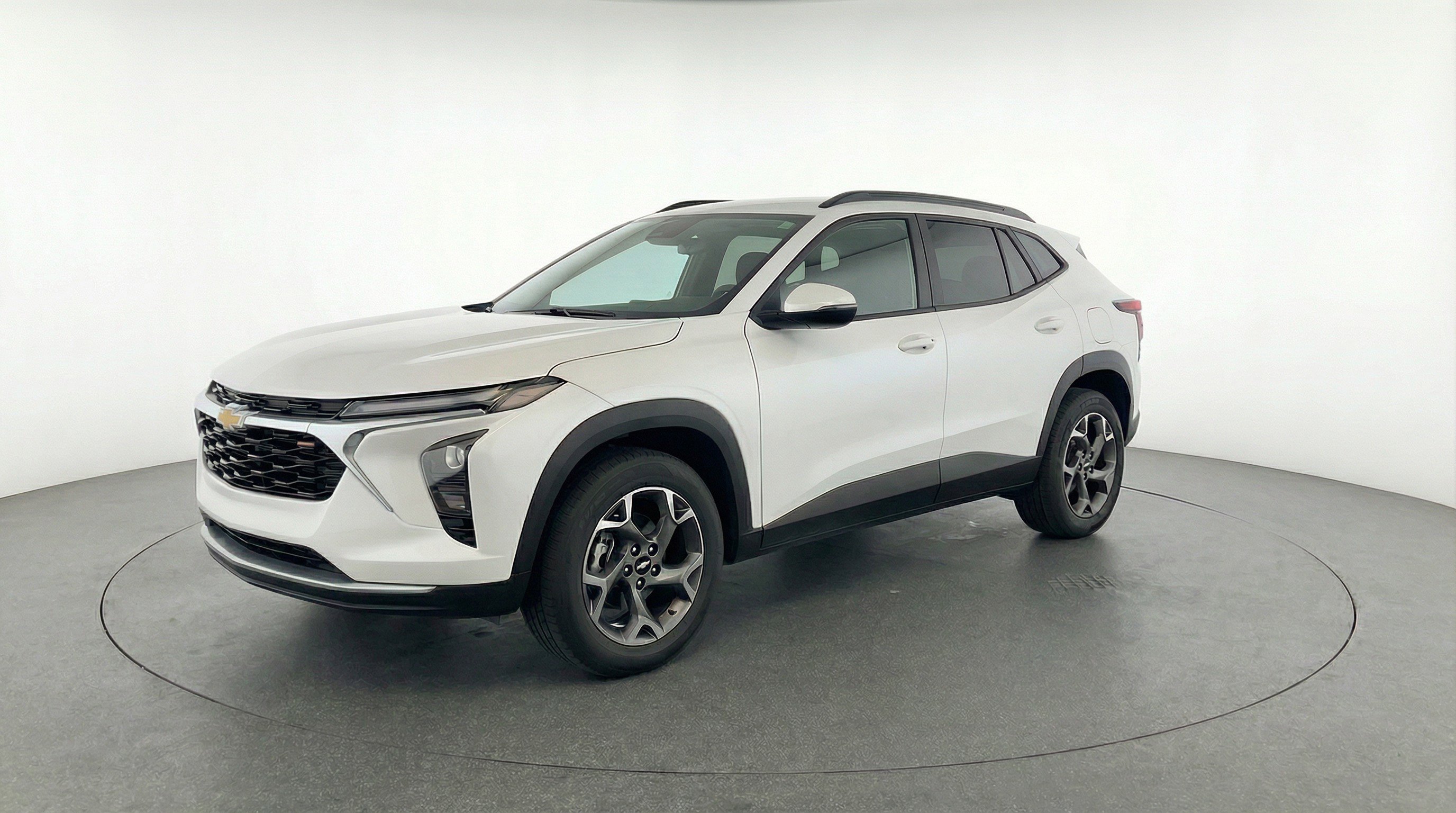 Used 2025 Chevrolet Trax LT image 3