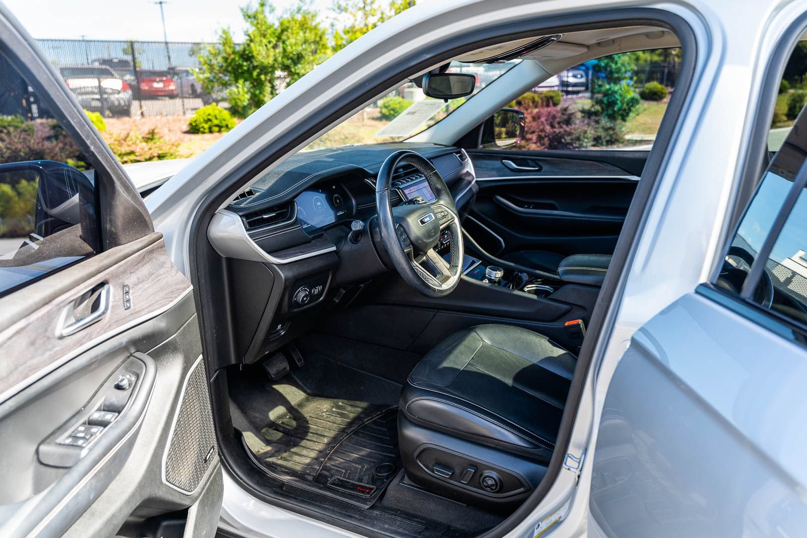 Used 2021 Jeep Grand Cherokee L Limited AWD/4WD image 19