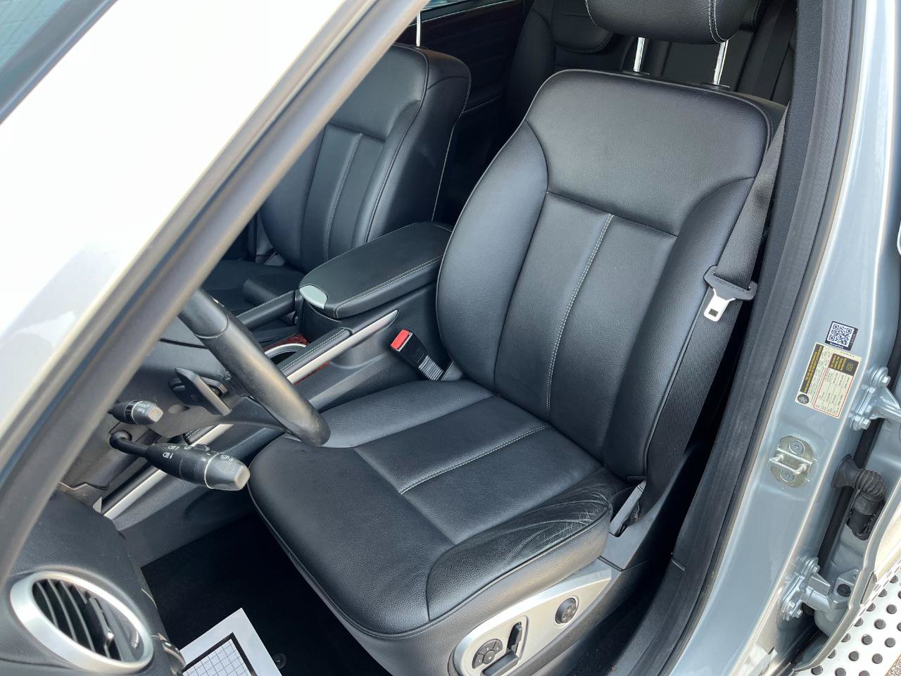 Used 2011 Mercedes-Benz GL 320 BlueTEC 4MATIC image 12