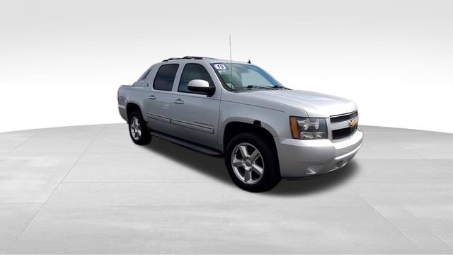 Used 2013 Chevrolet Avalanche LT image 2