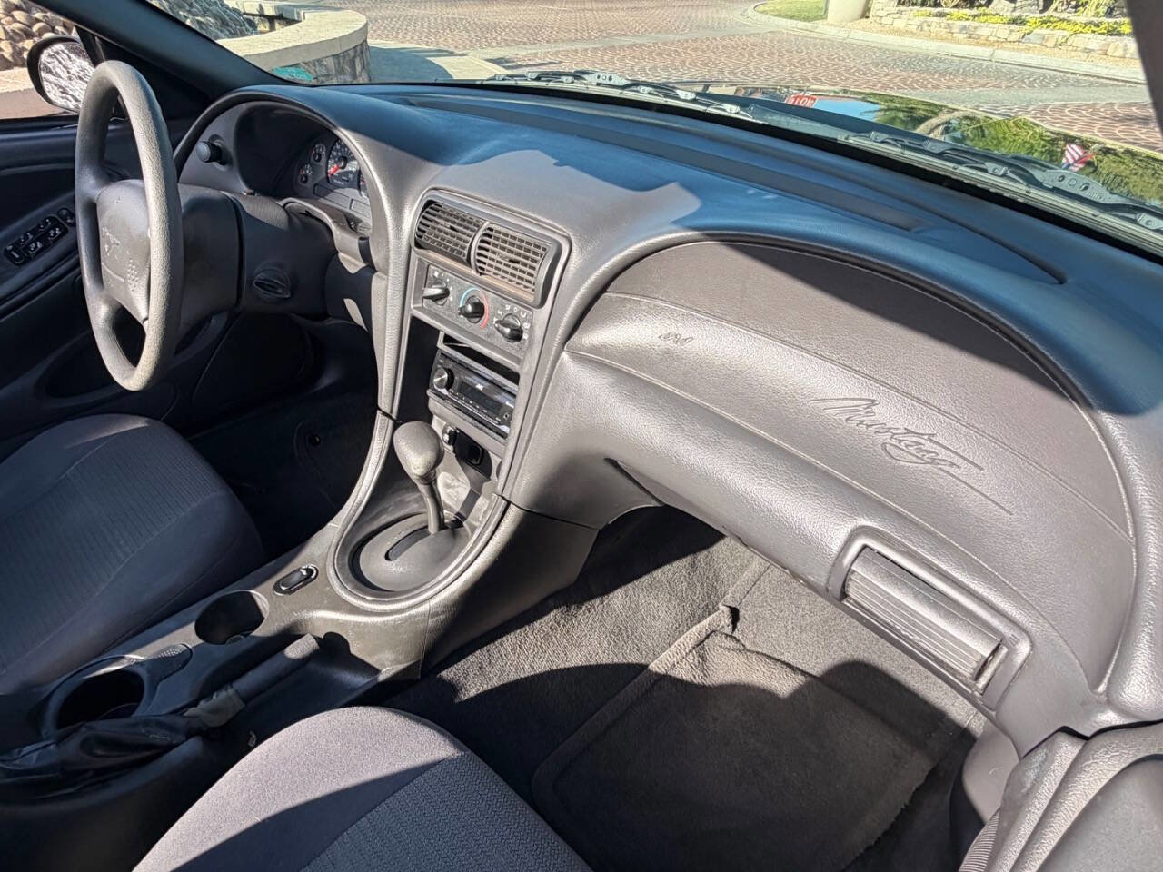Used 2004 Ford Mustang Convertible RWD image 29