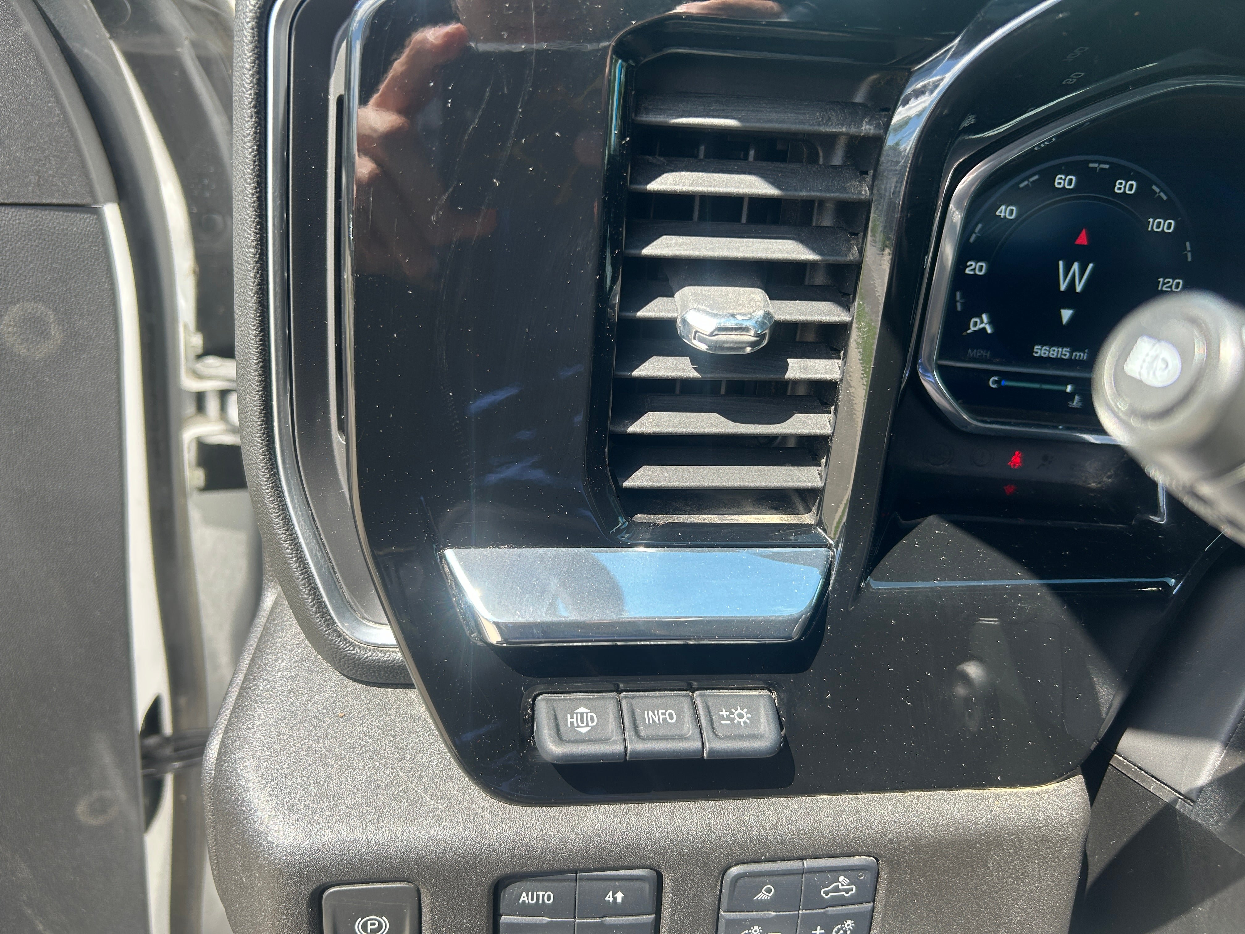 Used 2023 Chevrolet Silverado 1500 High Country w/ Technology Package AWD/4WD image 17
