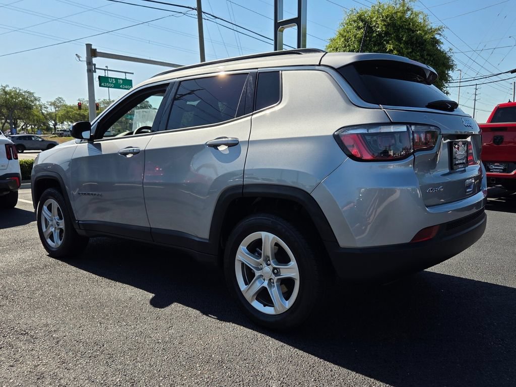 Used 2024 Jeep Compass Latitude AWD/4WD image 5