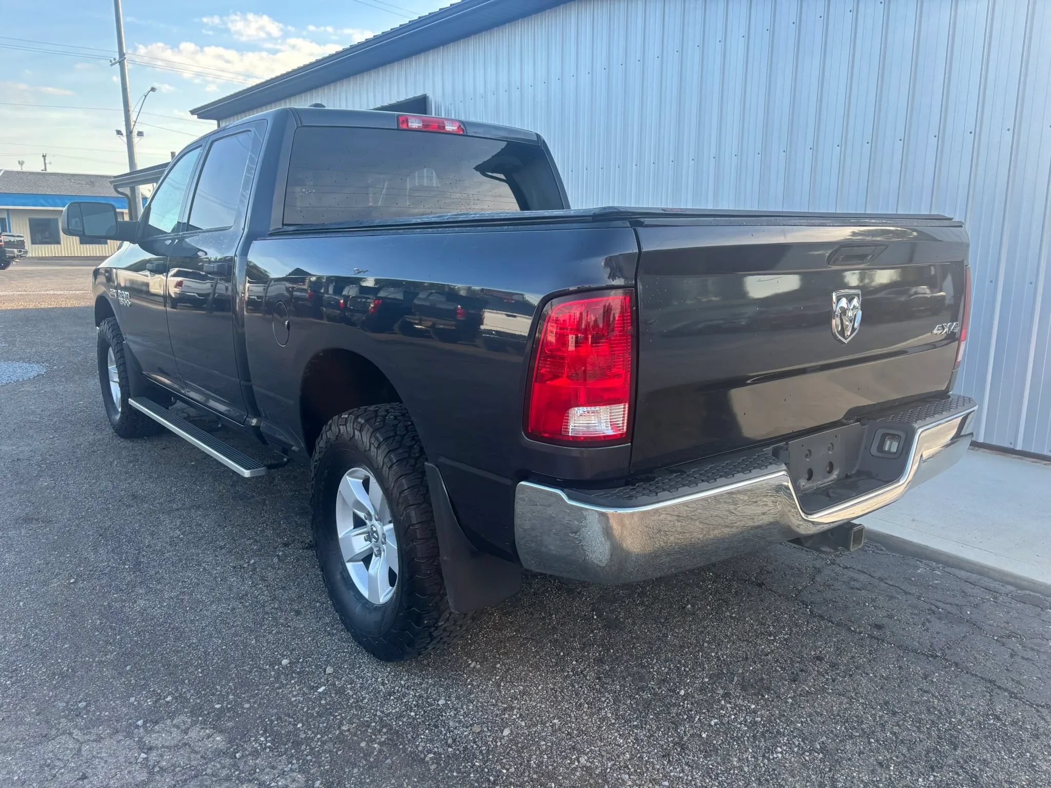 Used 2017 RAM 1500 ST w/ SXT Appearance Group AWD/4WD image 3
