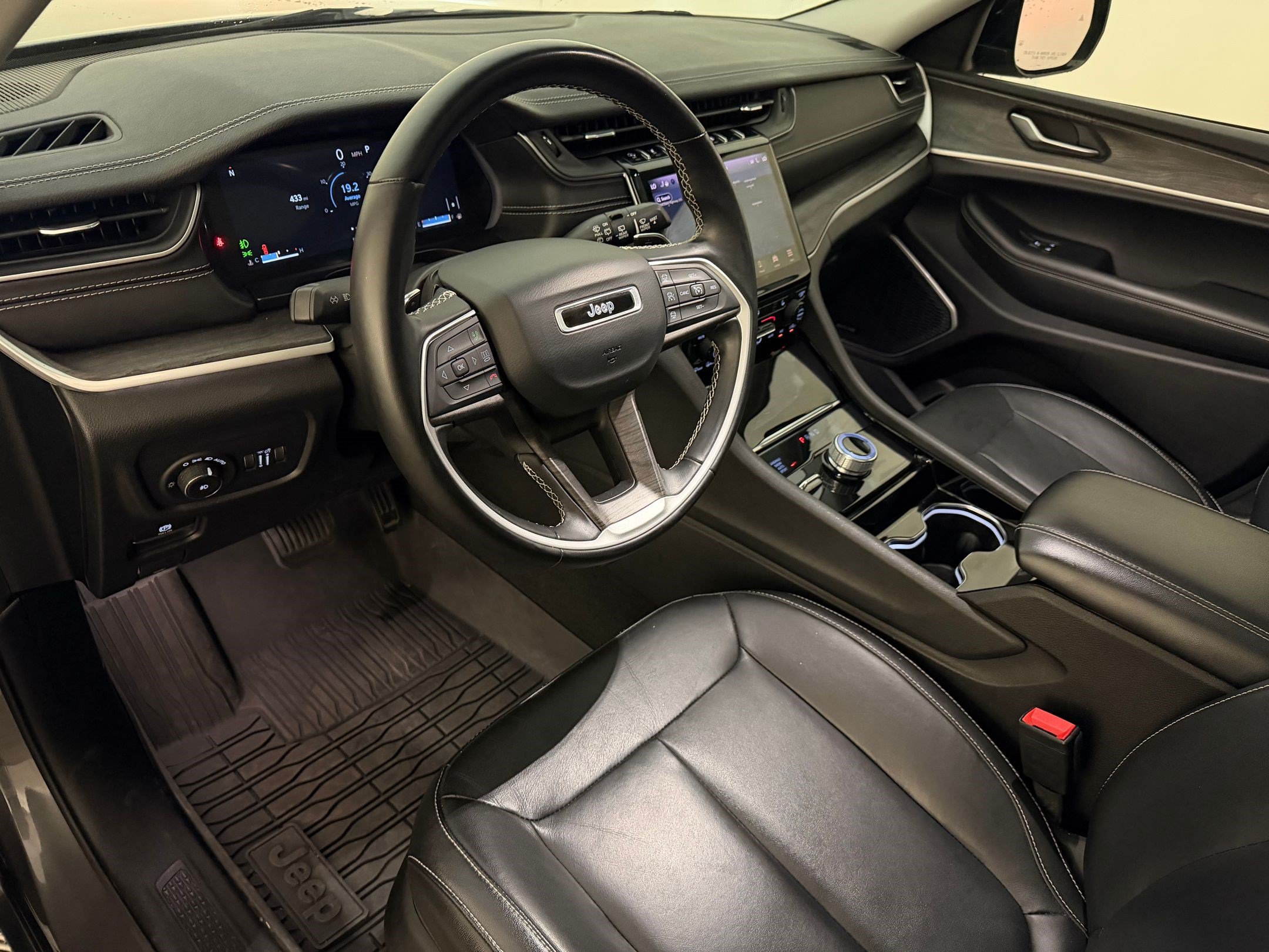 Used 2021 Jeep Grand Cherokee L Limited AWD/4WD image 4