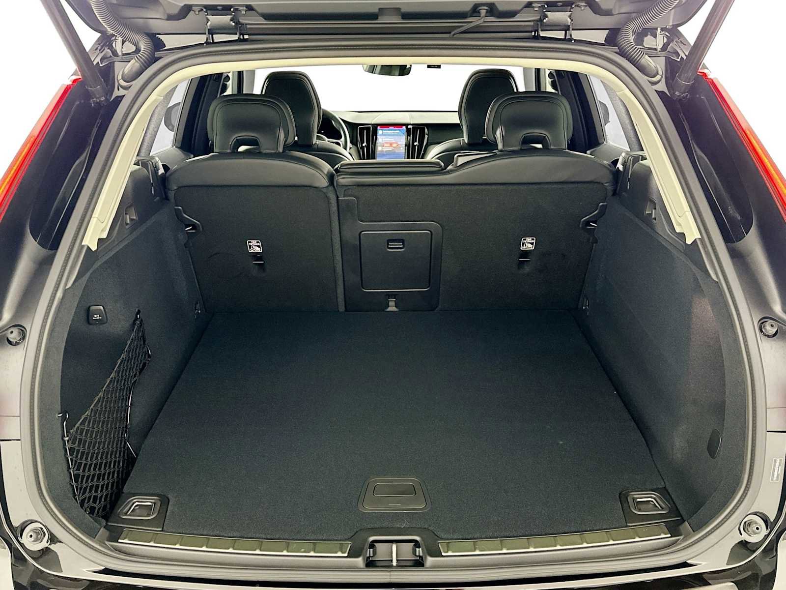 Certified 2025 Volvo XC60 T8 Ultra w/ Protection Package Premier image 21