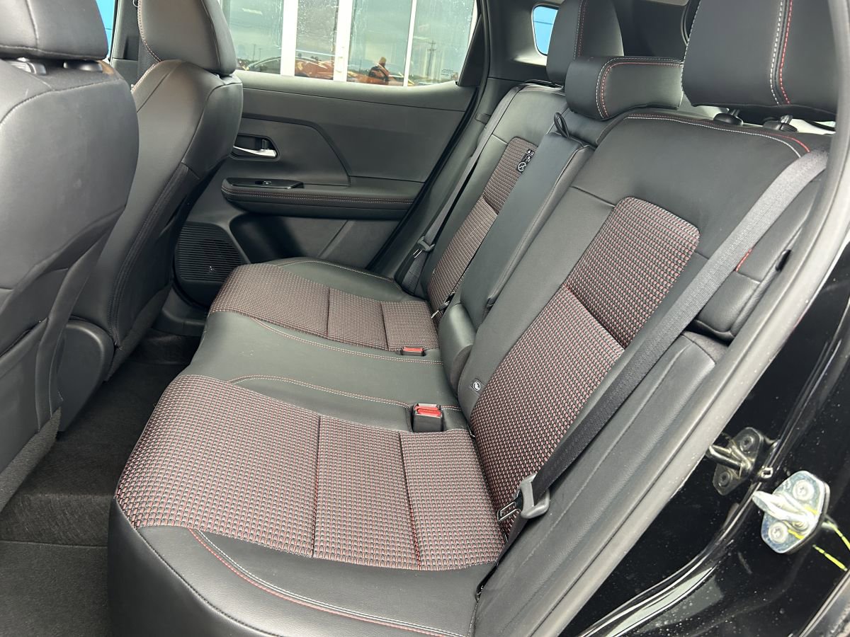 Used 2025 Nissan Kicks SR image 13