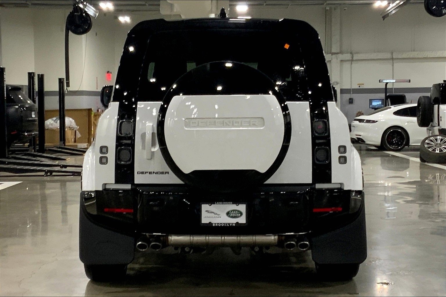 Used 2025 Land Rover Defender 90 V8 image 4