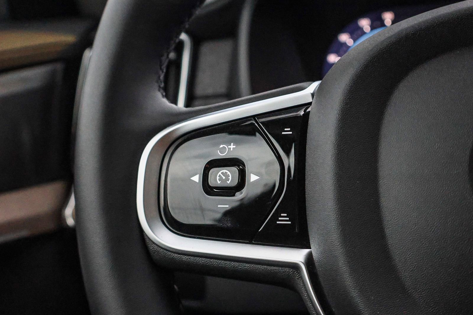 Used 2025 Volvo XC90 B6 Plus w/ Protection Package Premier image 38